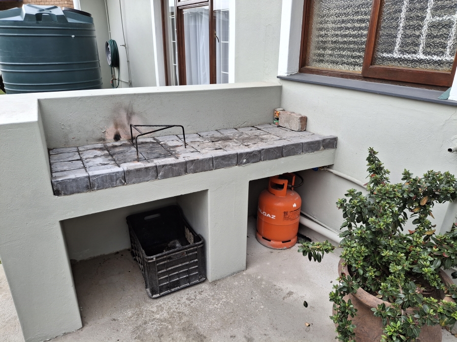 5 Bedroom Property for Sale in Hartenbos Central Western Cape